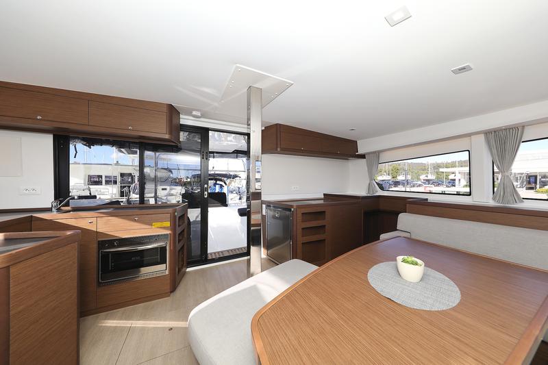 Book yachts online - catamaran - Lagoon 42 - REA - rent
