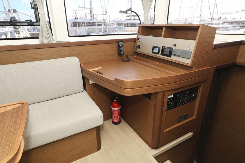 Book yachts online - catamaran - Lagoon 42 - REA - rent