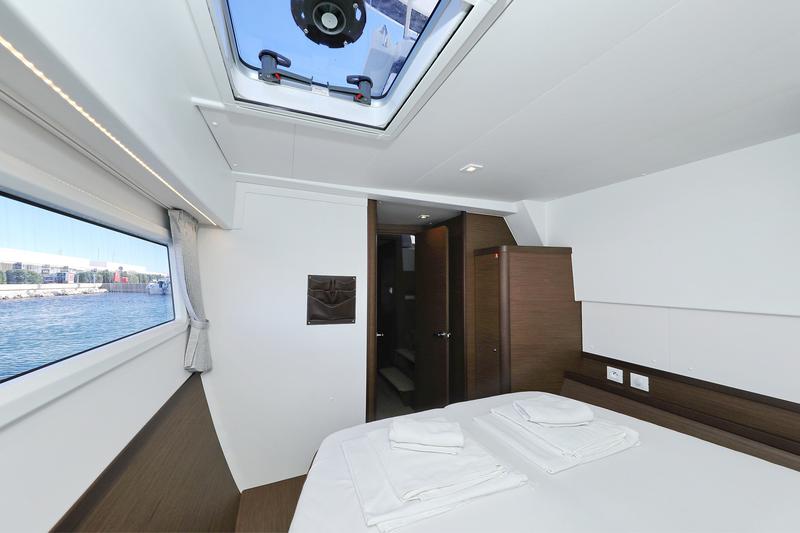 Book yachts online - catamaran - Lagoon 42 - REA - rent