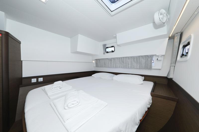 Book yachts online - catamaran - Lagoon 42 - REA - rent