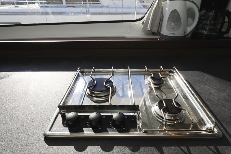 Book yachts online - catamaran - Lagoon 42 - REA - rent