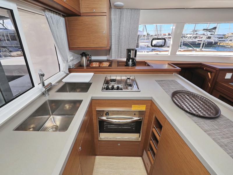 Book yachts online - catamaran - Lagoon 450 F - OLIVER - rent