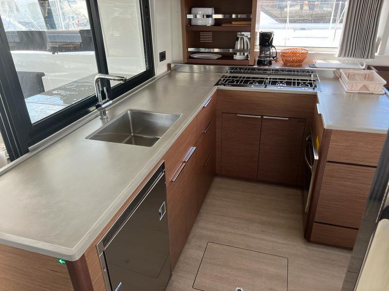 Book yachts online - catamaran - Lagoon 46 - WHY NOT - rent