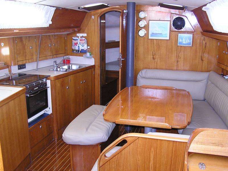Book yachts online - sailboat - Sun Odyssey 37.1 - Calma - rent