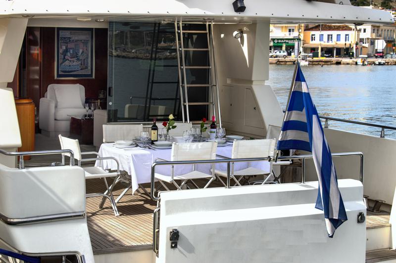 Book yachts online - motorboat - Technema 67 - Posillipo Technema 67 - rent