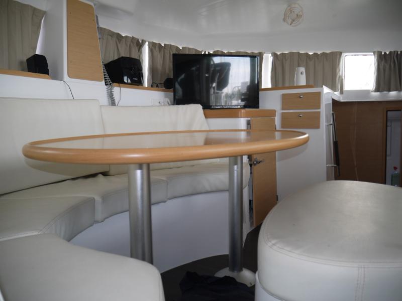 Book yachts online - catamaran - Lagoon 380 - Beluga - rent