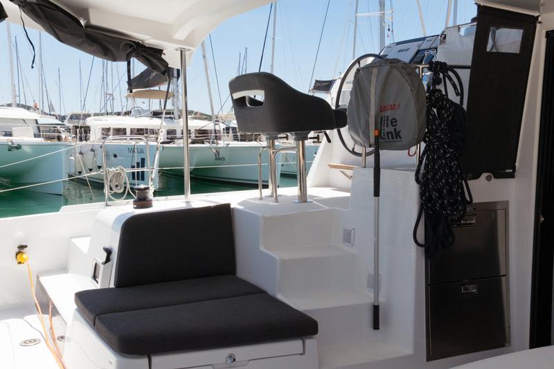 Book yachts online - catamaran - Lagoon 42 - NERA (AC in salon + generator) - rent