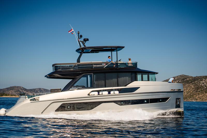 Book yachts online - motorboat - Explorer 62 - Niko - rent