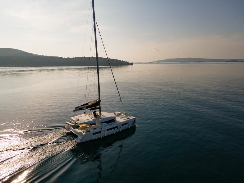 Book yachts online - catamaran - Lagoon 50 Fly - MILA (AC in Salon and cabin + generator) - rent