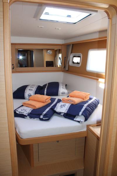 Book yachts online - catamaran - Lagoon 450 Fly - BAROS (AC in salon and cabin + generator) - rent