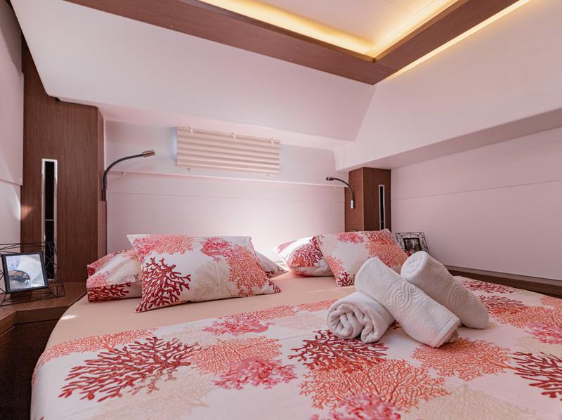 Book yachts online - catamaran - Lagoon 46 - Galeb - rent
