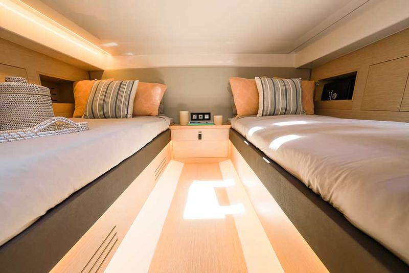 Book yachts online - motorboat - Tesoro T40 - Bianka - rent