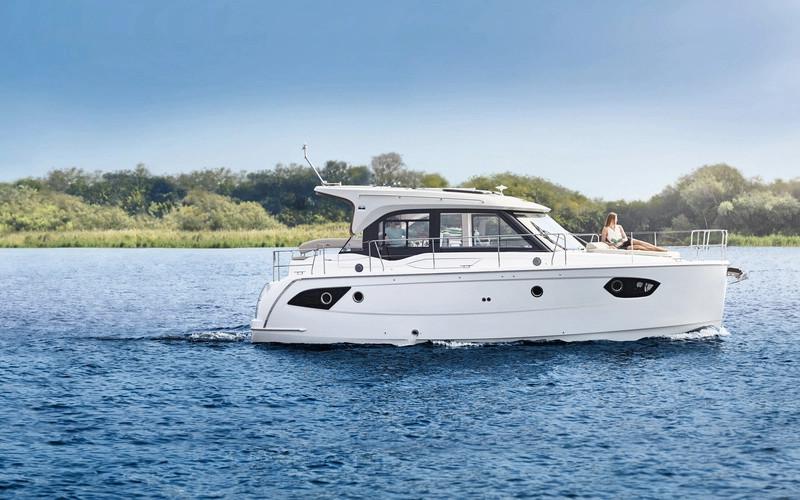 Book yachts online - motorboat - Bavaria E34 Sedan - no name - rent