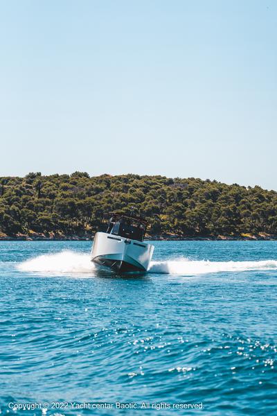 Book yachts online - motorboat - De Antonio D28 Open - LUI - rent