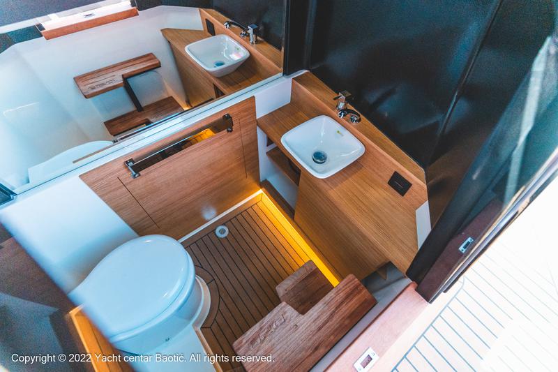 Book yachts online - motorboat - De Antonio D28 Open - LUI - rent