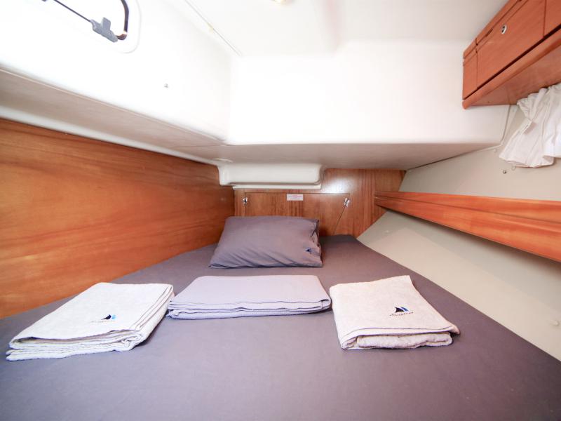 Book yachts online - sailboat - Bavaria 42 Cruiser - Sail Gemini - rent
