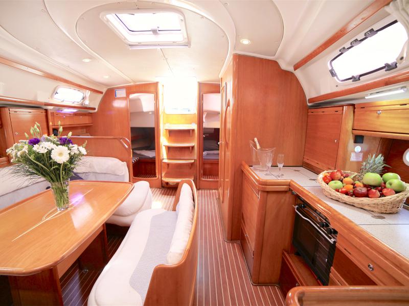 Book yachts online - sailboat - Bavaria 42 Cruiser - Sail Gemini - rent