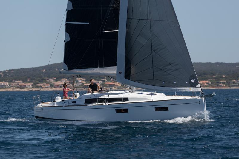 Book yachts online - sailboat - Oceanis 38.1 - Dancefloor - rent