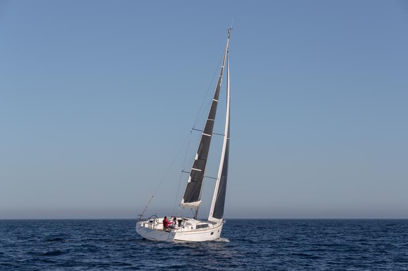 Book yachts online - sailboat - Oceanis 38.1 - Dancefloor - rent