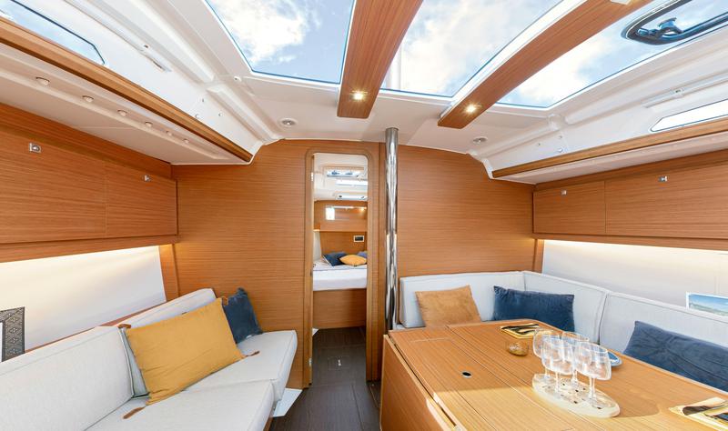 Book yachts online - sailboat - Dufour 390 Grand Large - Sail Corvus - rent