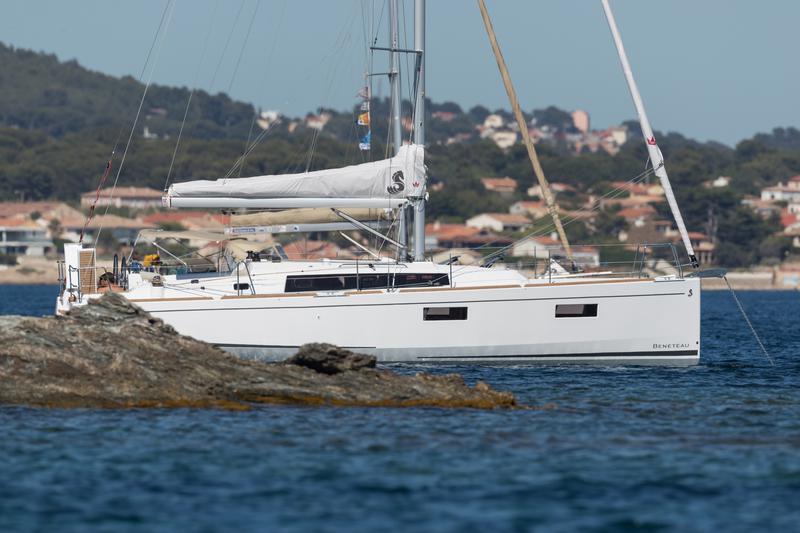 Book yachts online - sailboat - Oceanis 38.1 - Sail Bellatrix - rent