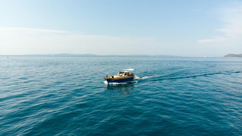 Book yachts online - motorboat - Leut - Vagabundo - rent