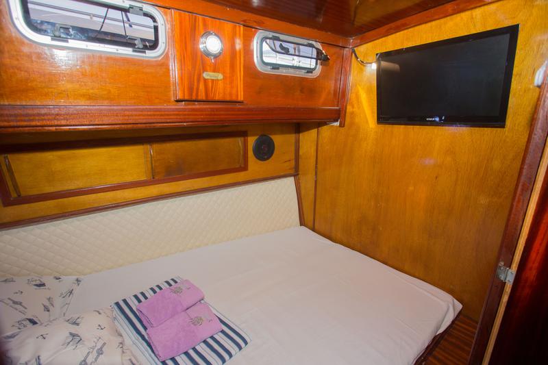 Book yachts online - motorboat - Leut - Vagabundo - rent