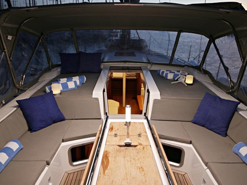 Book yachts online - sailboat - Oceanis 51.1 First Line - Pisces - rent