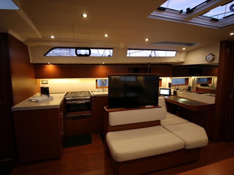 Book yachts online - sailboat - Oceanis 51.1 First Line - Pisces - rent
