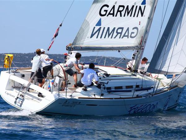 Book yachts online - sailboat - First 35 - Leo - rent