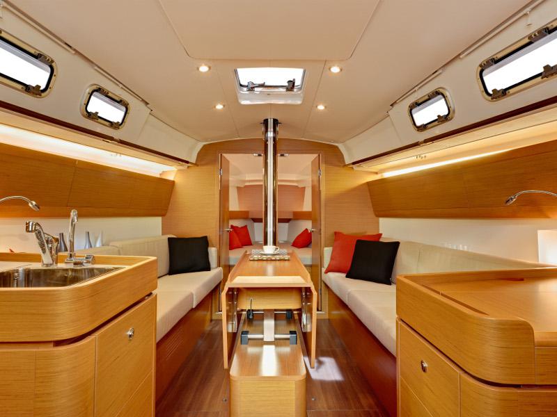 Book yachts online - sailboat - First 35 - Scorpio - rent