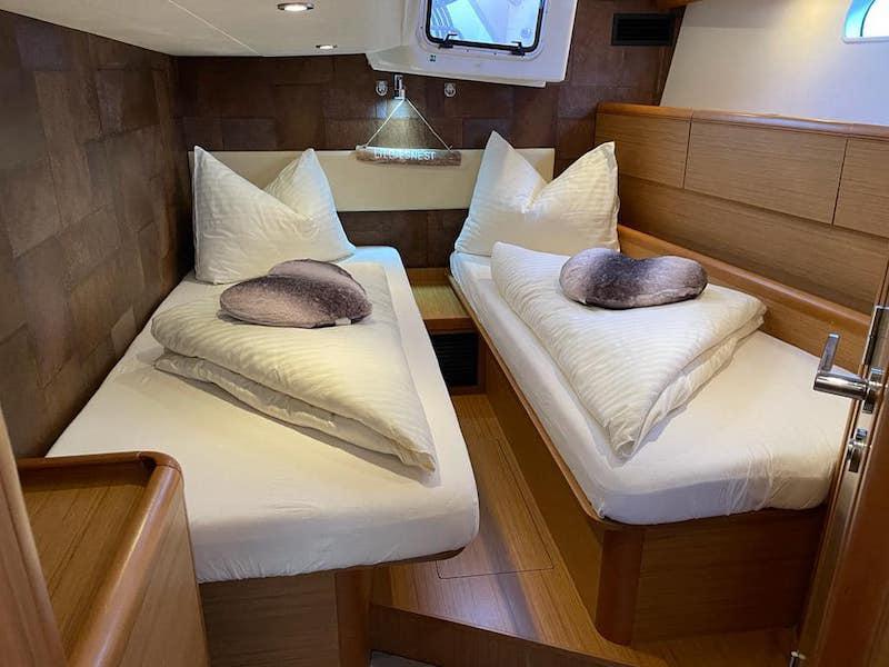 Book yachts online - sailboat - Jeanneau 57 - CHAMPAGNE - rent