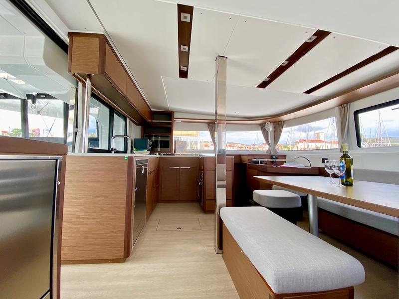 Book yachts online - catamaran - Lagoon 46 - RURU - rent
