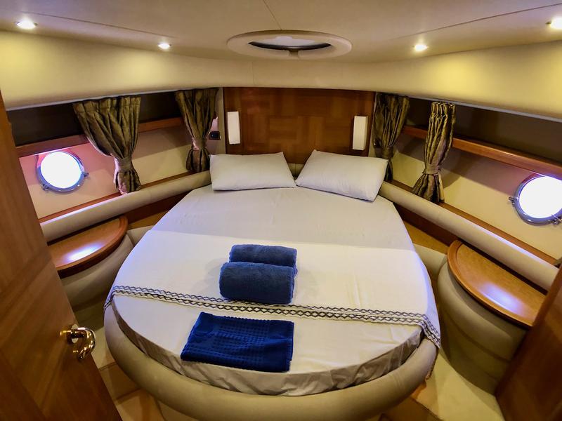 Book yachts online - motorboat - Azimut 55 - Cosmos - rent