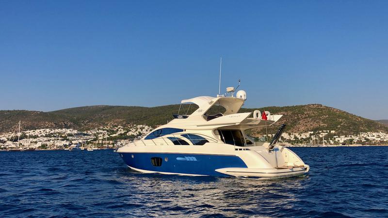 Book yachts online - motorboat - Azimut 55 - Cosmos - rent