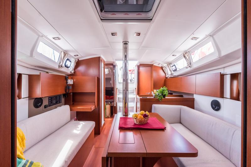Book yachts online - sailboat - Oceanis 35.1 - BELA - rent