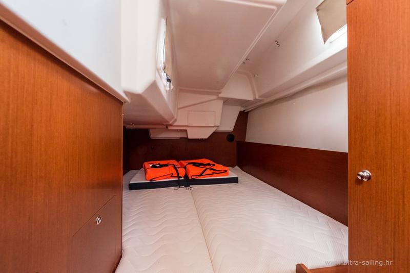 Book yachts online - sailboat - Oceanis 35.1 - BELA - rent