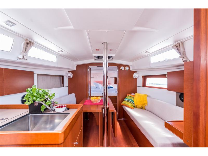 Book yachts online - sailboat - Oceanis 35.1 - BELA - rent