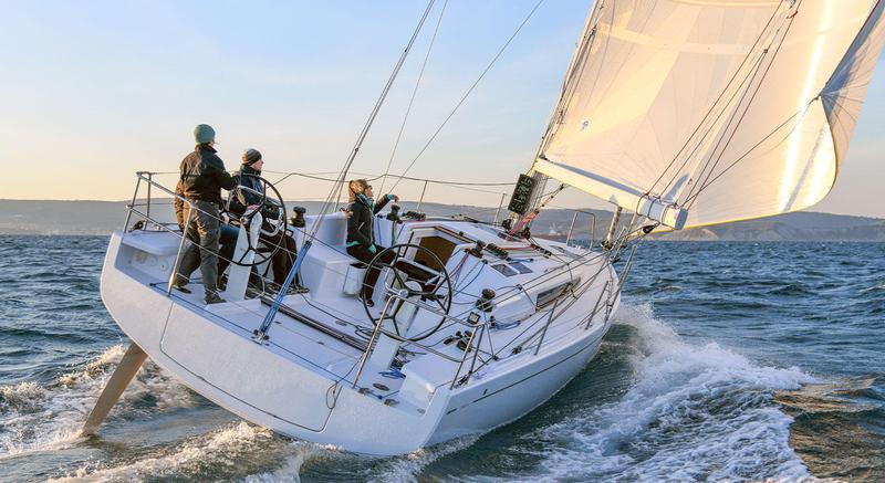 Book yachts online - sailboat - First 36 - ULTRA FIRST - rent