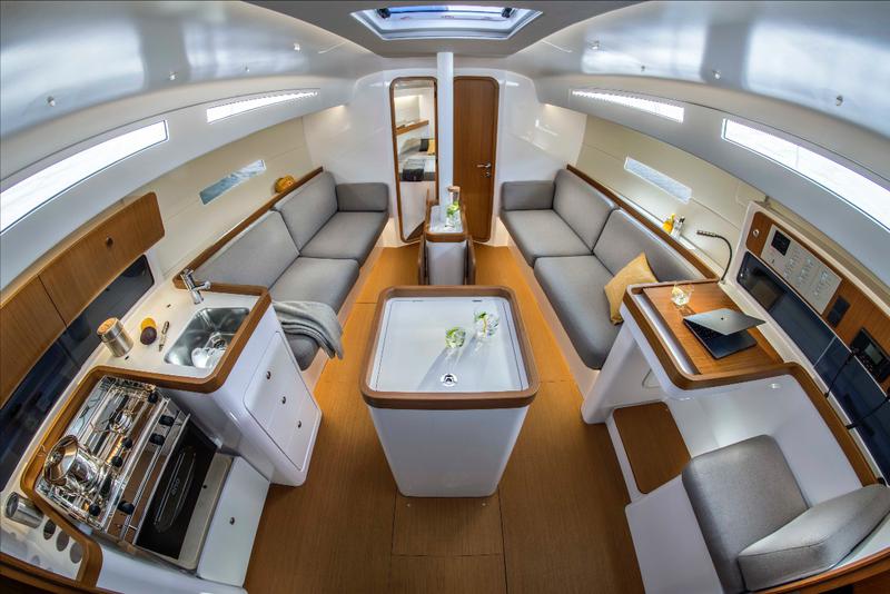 Book yachts online - sailboat - First 36 - ULTRA FIRST - rent