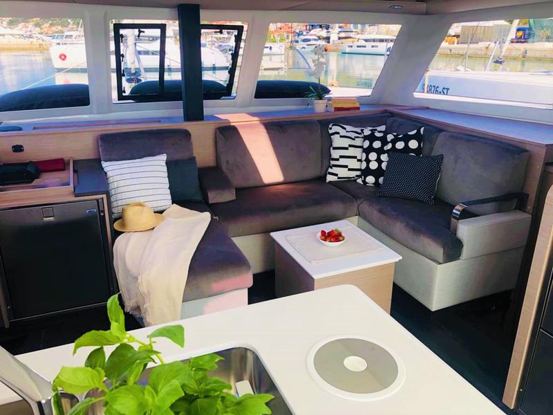 Book yachts online - catamaran - Isla 40 - ISLAND ESCAPE - rent