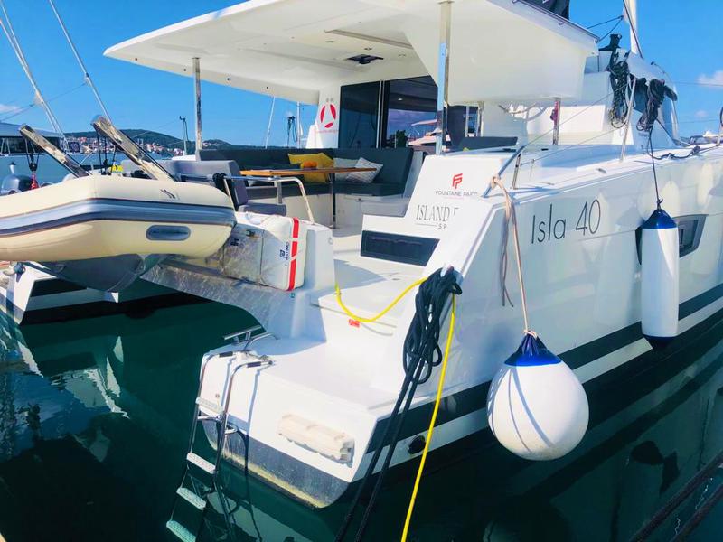 Book yachts online - catamaran - Isla 40 - ISLAND ESCAPE - rent