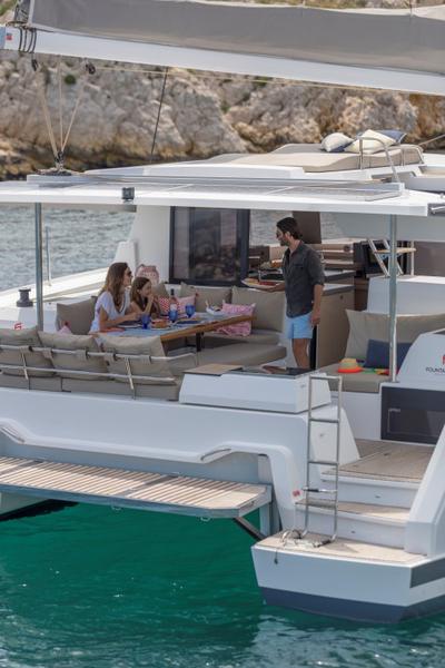 Book yachts online - catamaran - Astréa 42 - OCEAN RUNNER - rent