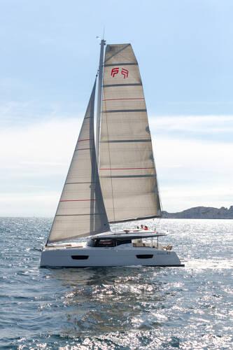 Book yachts online - catamaran - Astréa 42 - CRAZY DIAMOND - rent