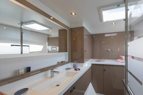 Book yachts online - catamaran - Astréa 42 - CRAZY DIAMOND - rent