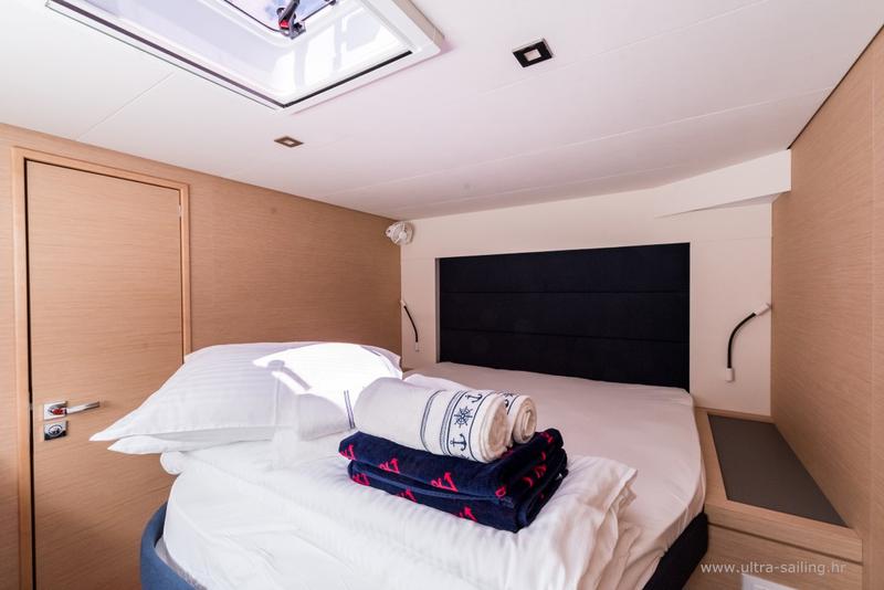 Book yachts online - catamaran - Saona 47 - DESAFINADO - rent