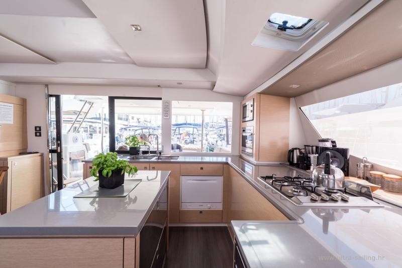 Book yachts online - catamaran - Saba 50 - SABA 50 -  AC and generator - rent