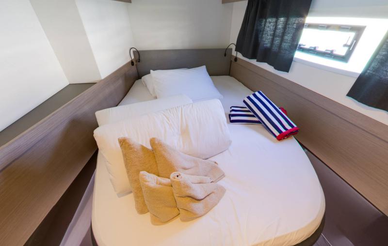 Book yachts online - catamaran - Astréa 42 - MAGIC SUMMER - rent