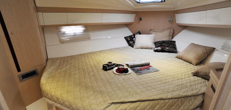 Book yachts online - motorboat - Focus Power 36 Hard Top - GOLEM I - rent