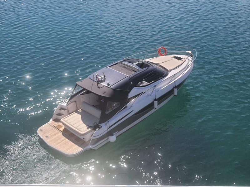 Book yachts online - motorboat - Focus Power 36 Hard Top - FOCUS - rent